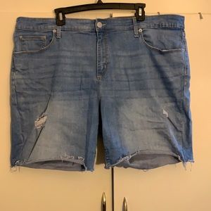 Universal Thread mid rise Bermuda Jean shorts